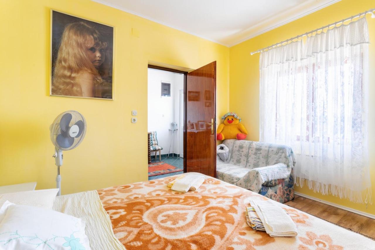 Golden Flowers Razvode Екстериор снимка
